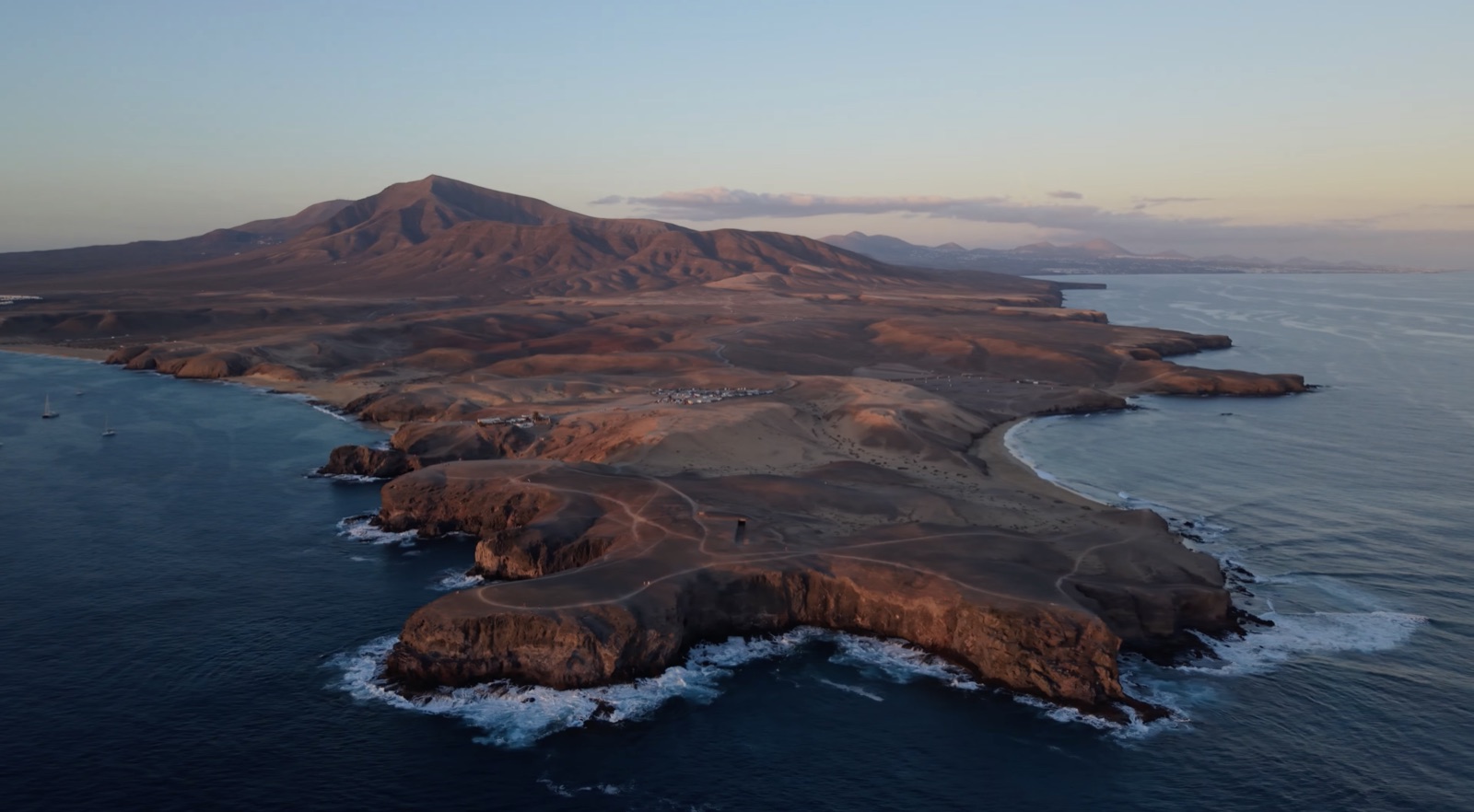 The Shape of Vastness — Tourisme · film Mauvais Grain